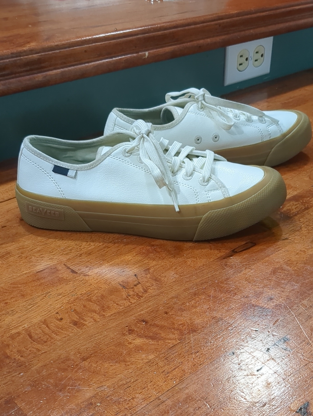 SeaVees SeaChange LTT Vegan Corn Leather White Gum Sneakers - Women’s Size 7.5